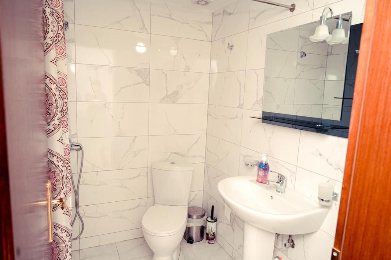 Cico Hostel &Private Room Gjirokaster Bagian luar foto