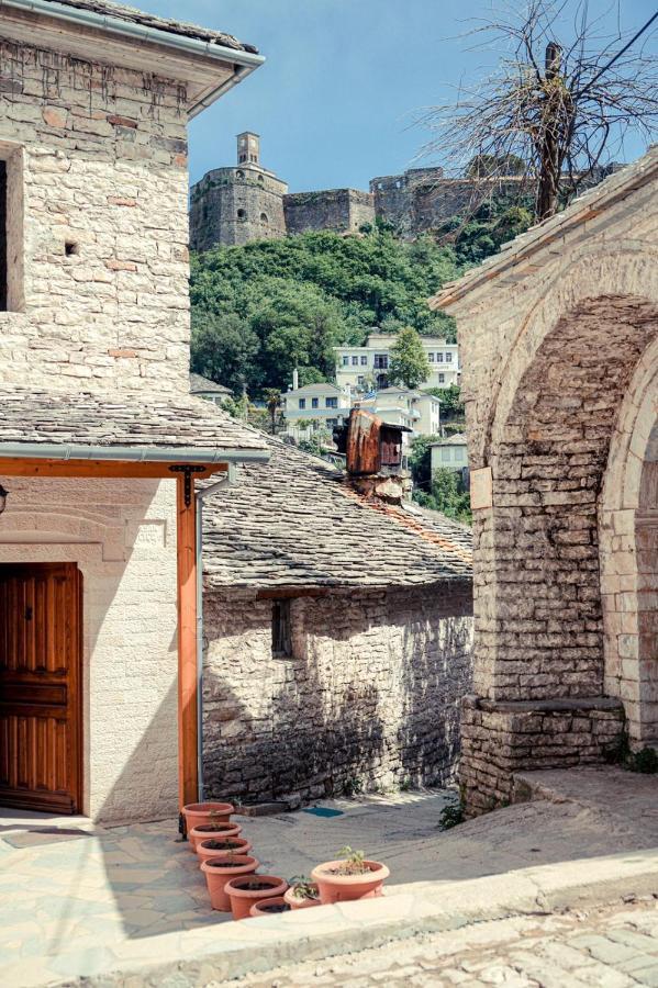 Cico Hostel &Private Room Gjirokaster Bagian luar foto