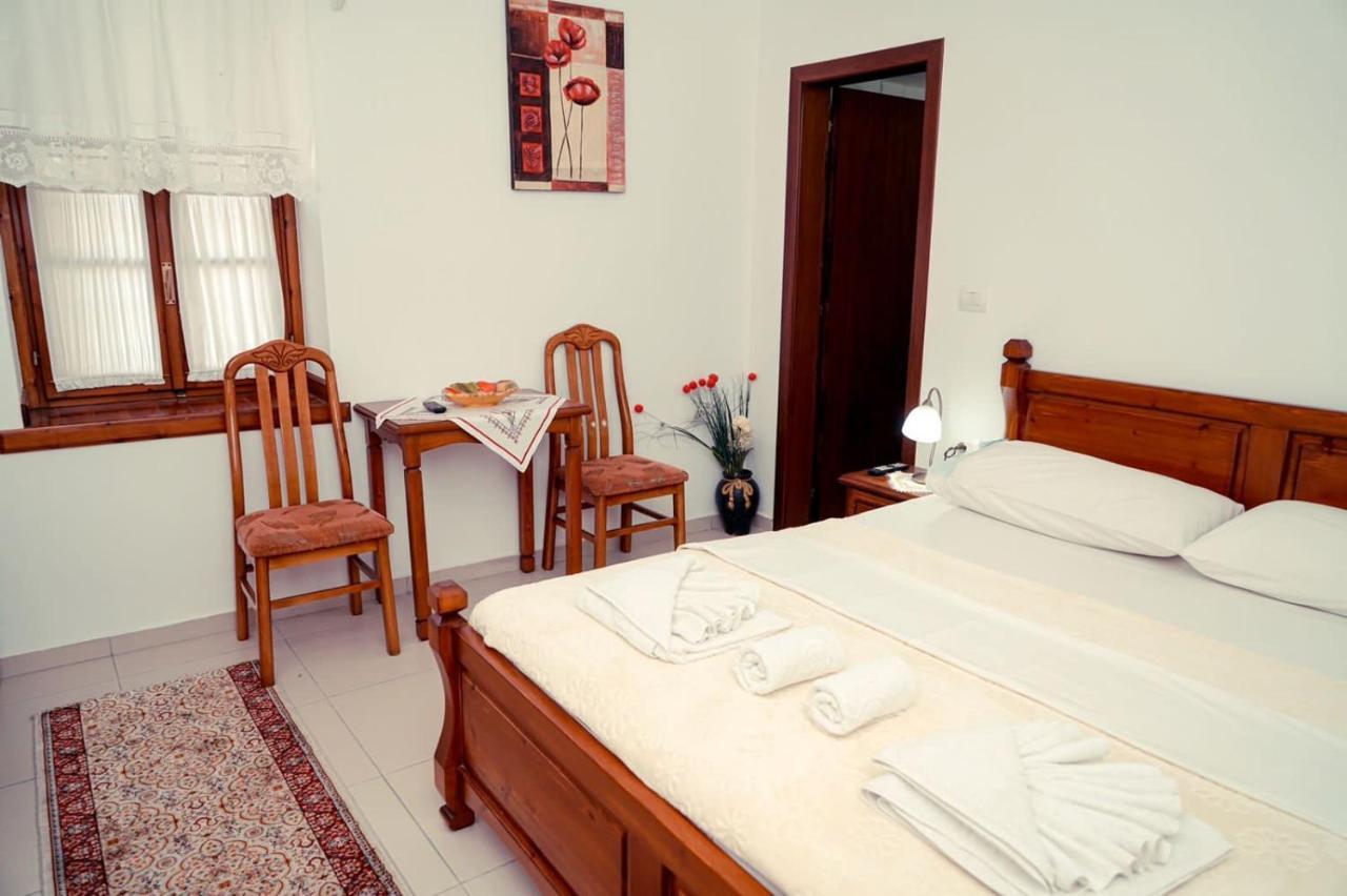 Cico Hostel &Private Room Gjirokaster Bagian luar foto