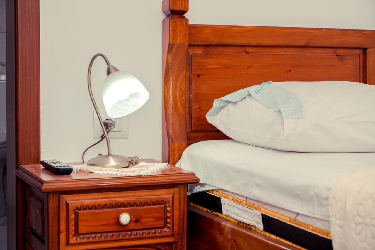 Cico Hostel &Private Room Gjirokaster Bagian luar foto