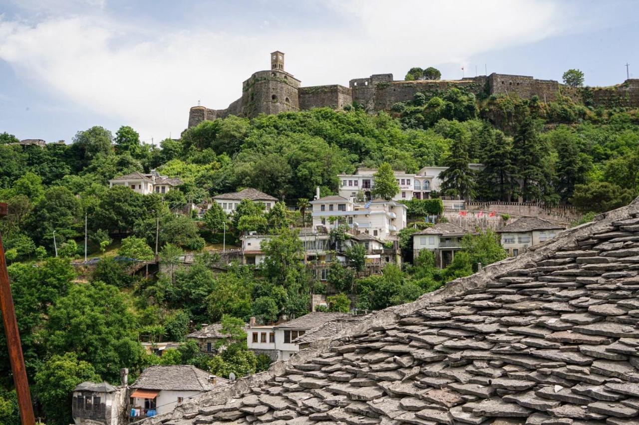 Cico Hostel &Private Room Gjirokaster Bagian luar foto