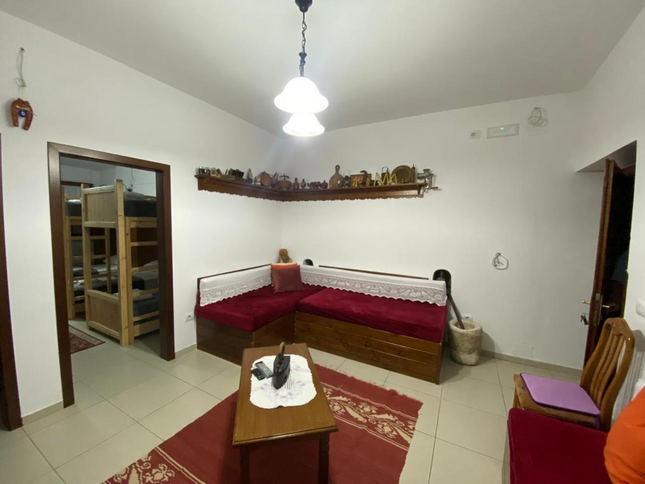 Cico Hostel &Private Room Gjirokaster Bagian luar foto