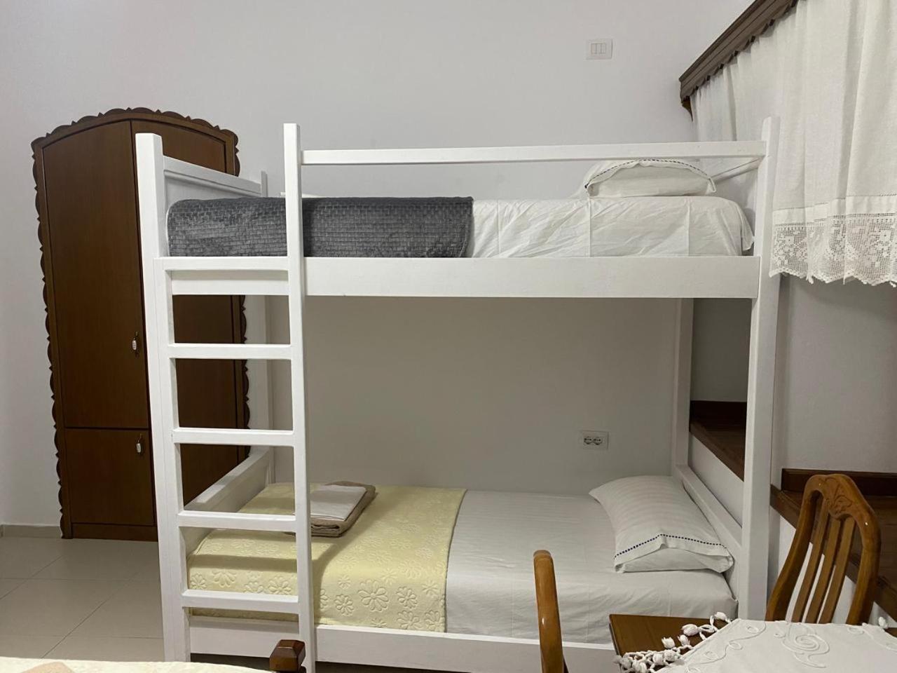 Cico Hostel &Private Room Gjirokaster Bagian luar foto