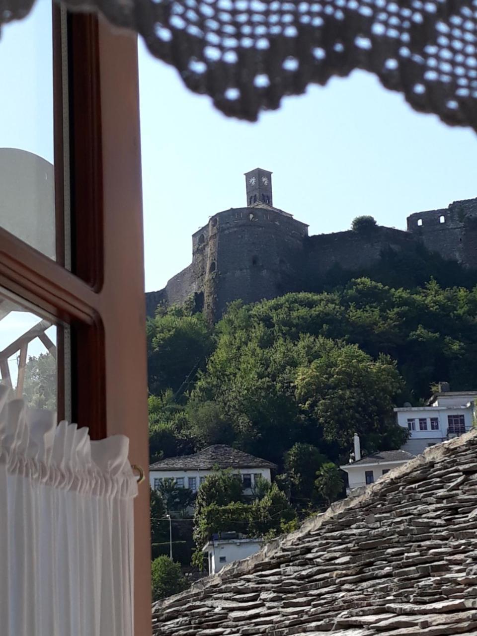 Cico Hostel &Private Room Gjirokaster Bagian luar foto